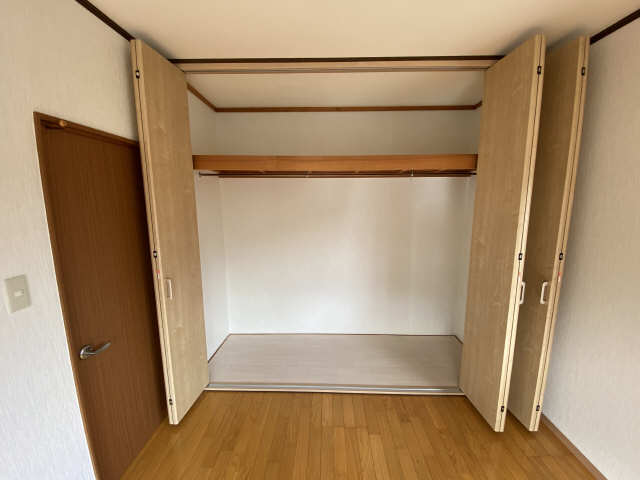 2F洋室　2　収納